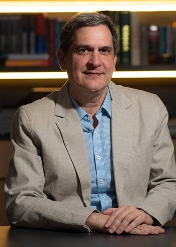 Dr. Lúcio Requião Moura