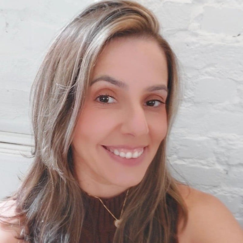 Dra. Thais Ferreira de Oliveira Freesz